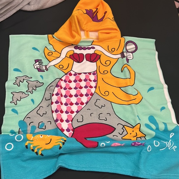 Two poncho style kids towels bundle - Picture 8 of 10